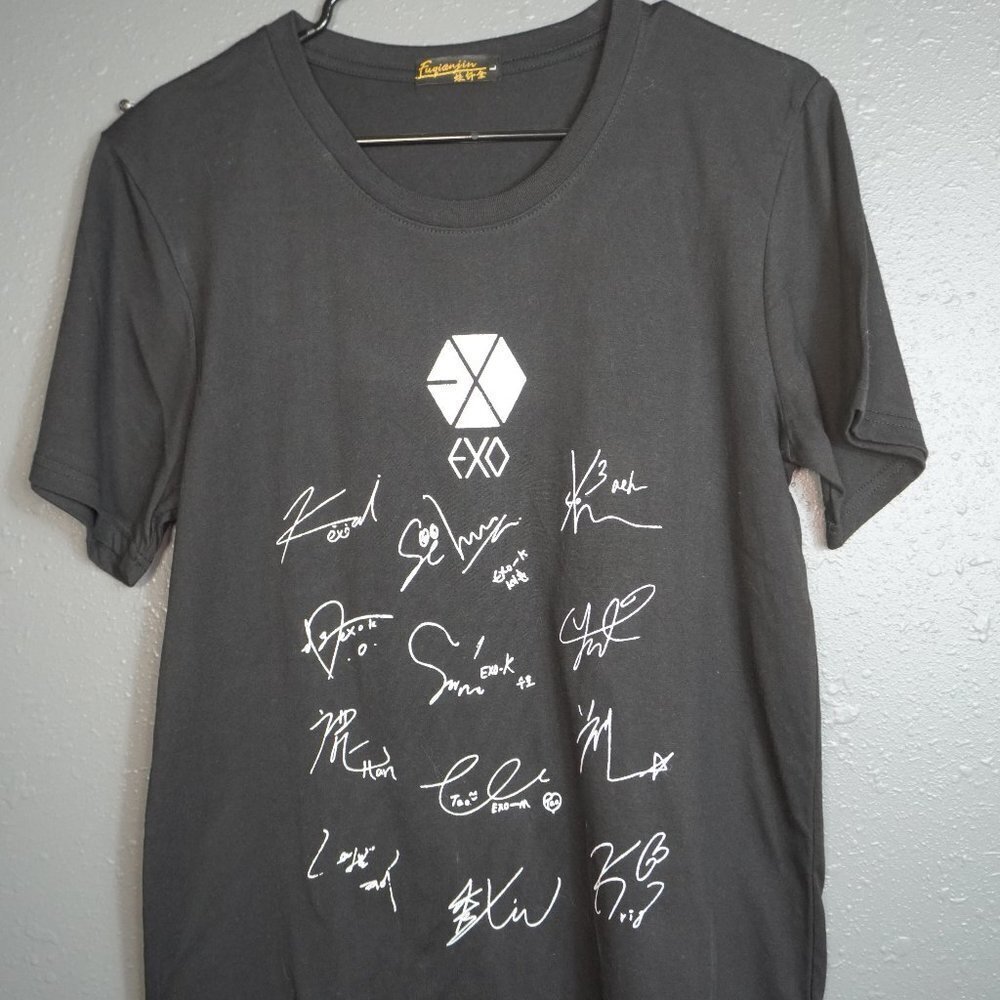 Exo K-Pop Unisex Black And White Signature Short Sleeve Shirt Size Large
